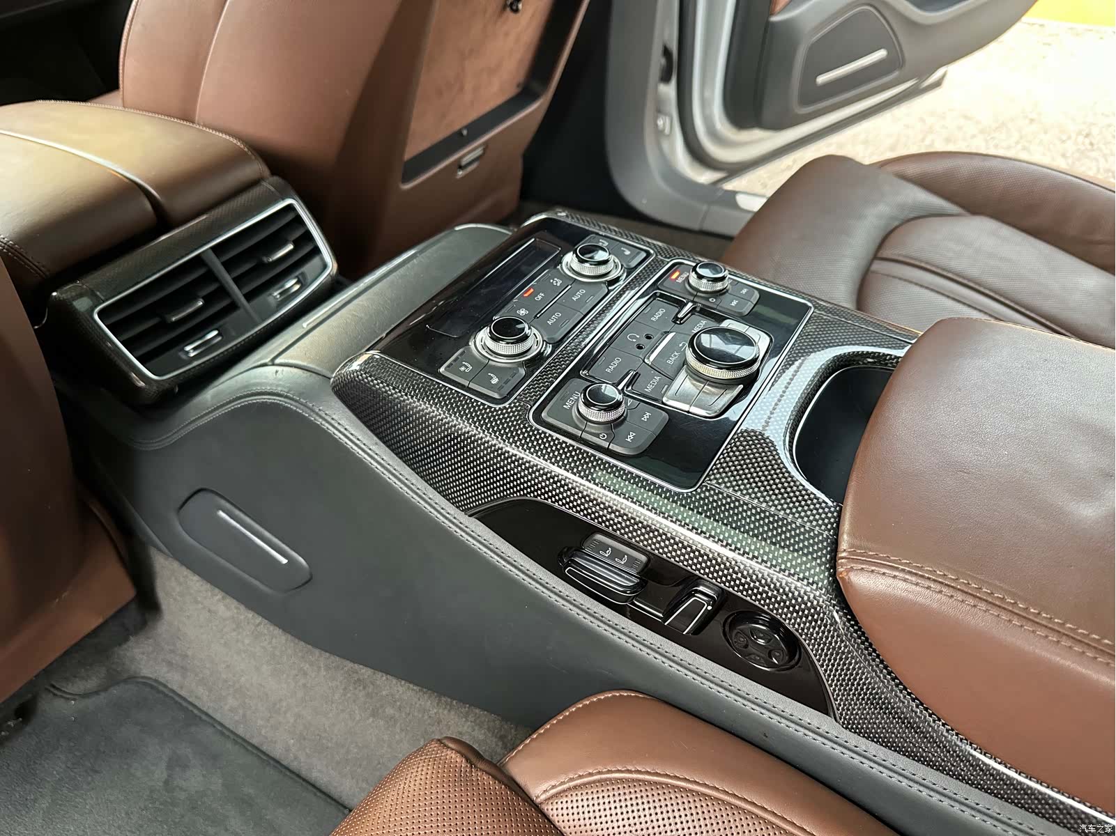 Audi A8L, 2011 9