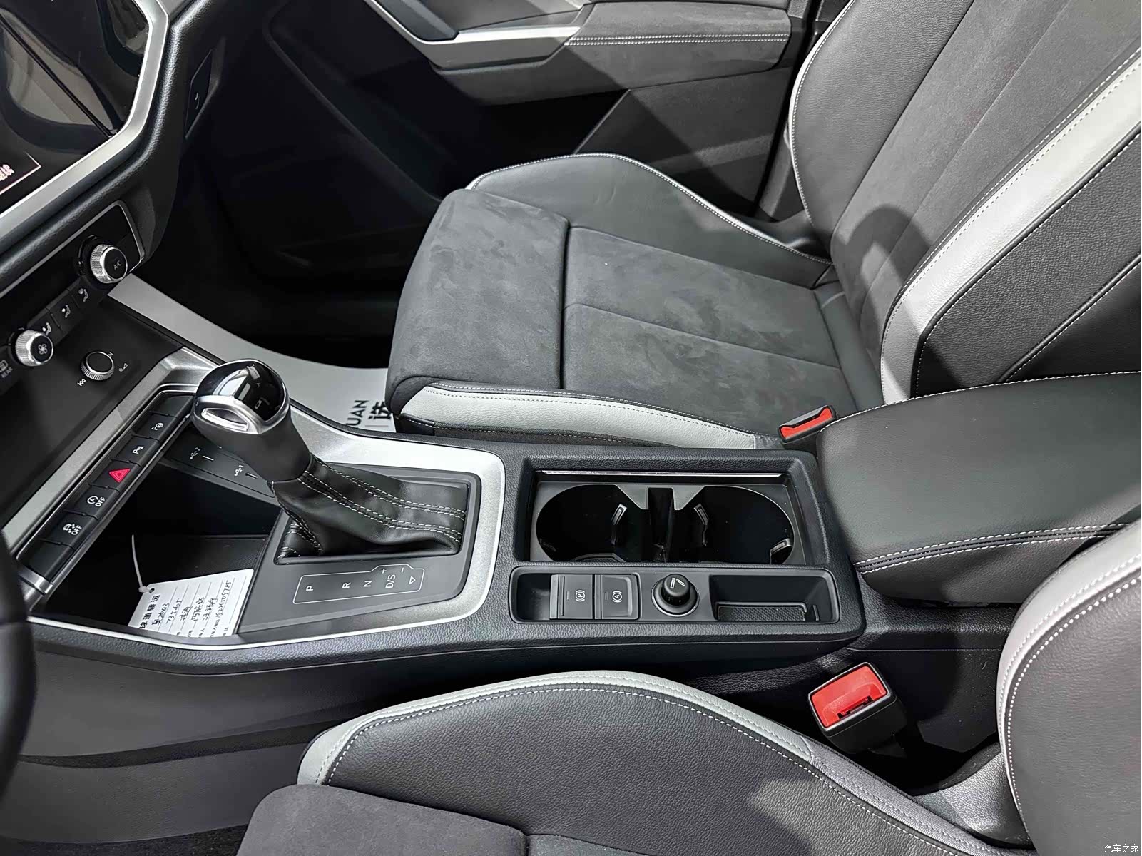 Audi Q3, 2022 10