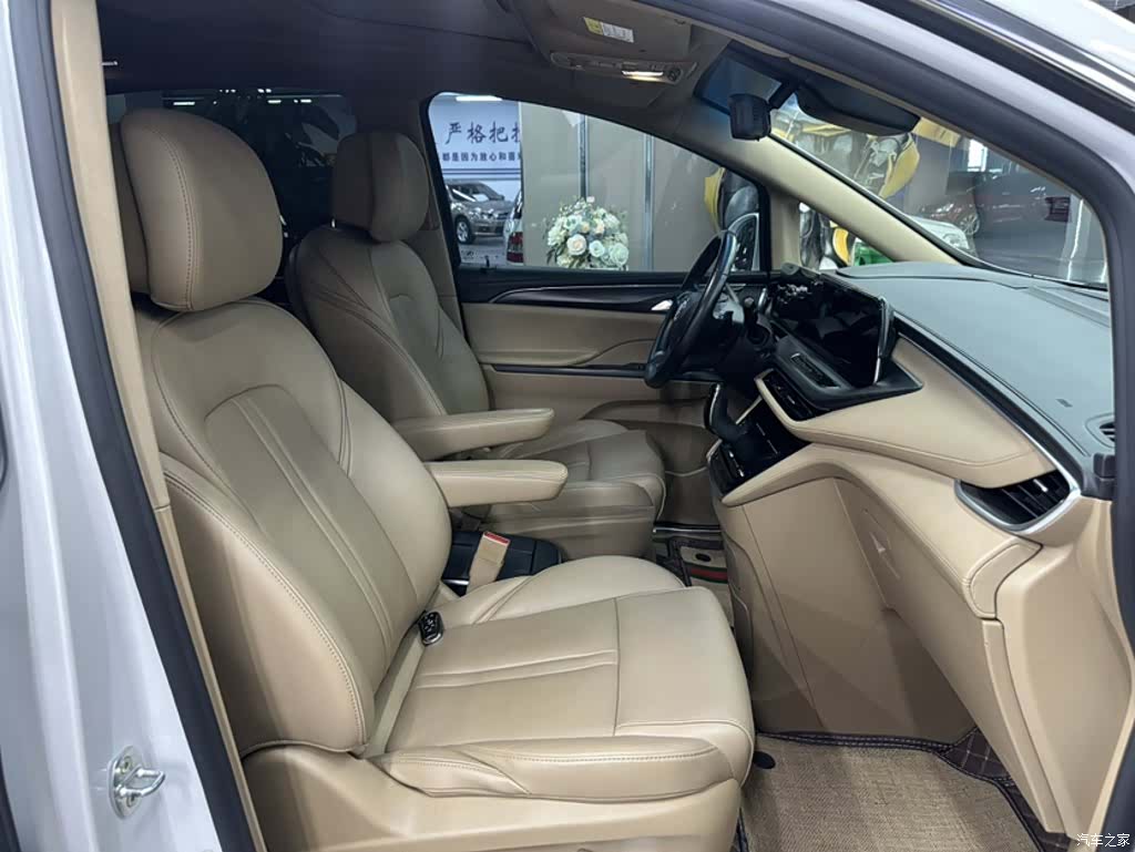 Buick GL8, 2021 3
