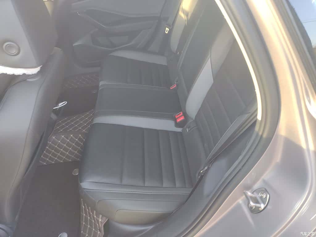 Volkswagen Sagitar, 2022 15