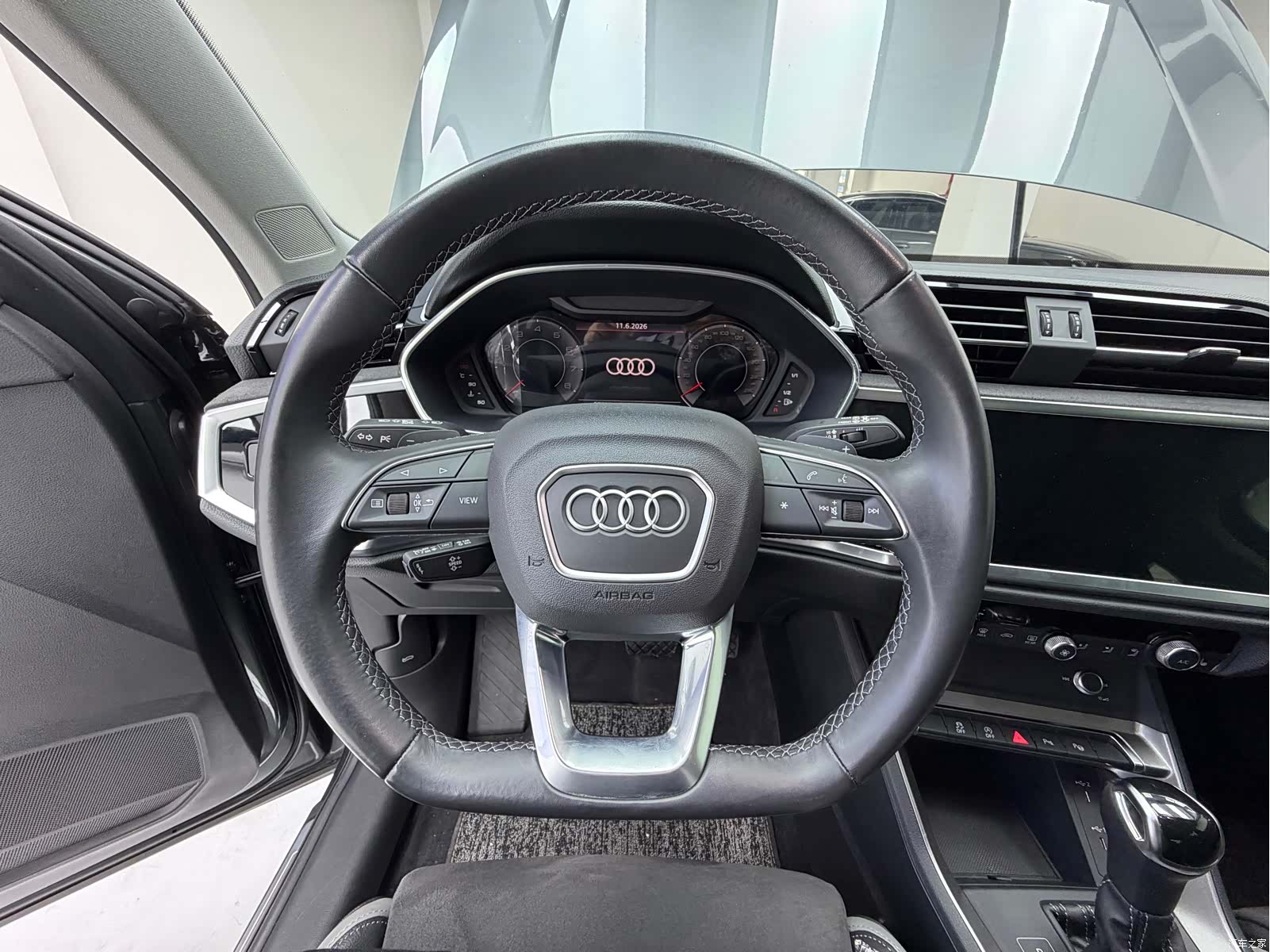 Audi Q3, 2022 10