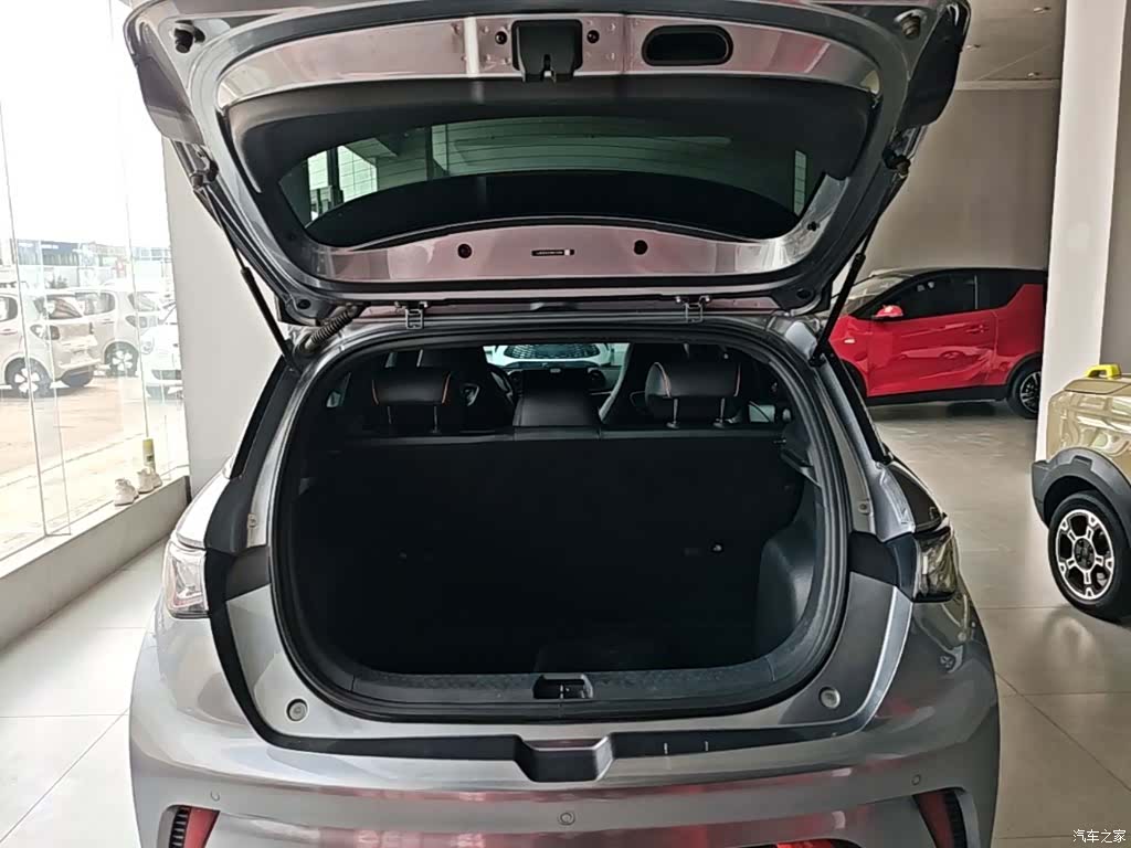 BYD Dolphin, 2023 19