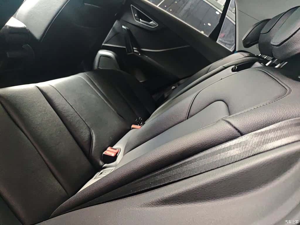 Audi Q2L, 2020 13