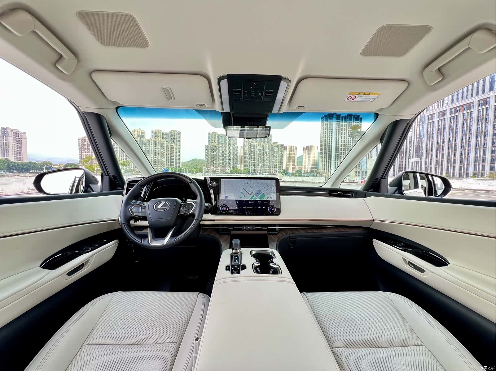 Lexus LM, 2025 8