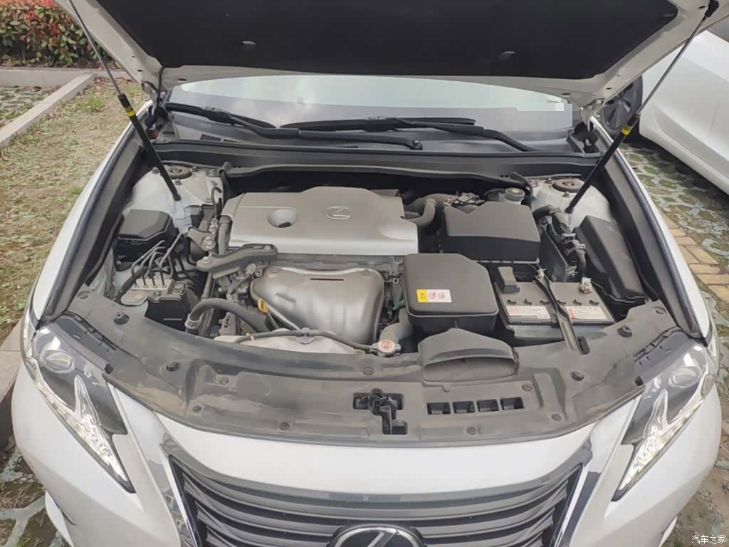 Lexus ES, 2017 11