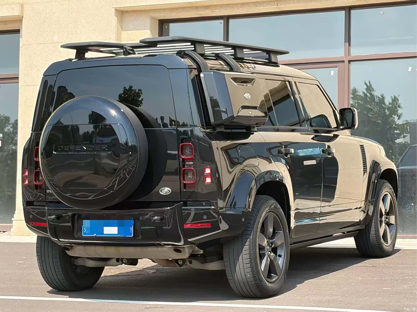Land Rover Defender, 2024 18