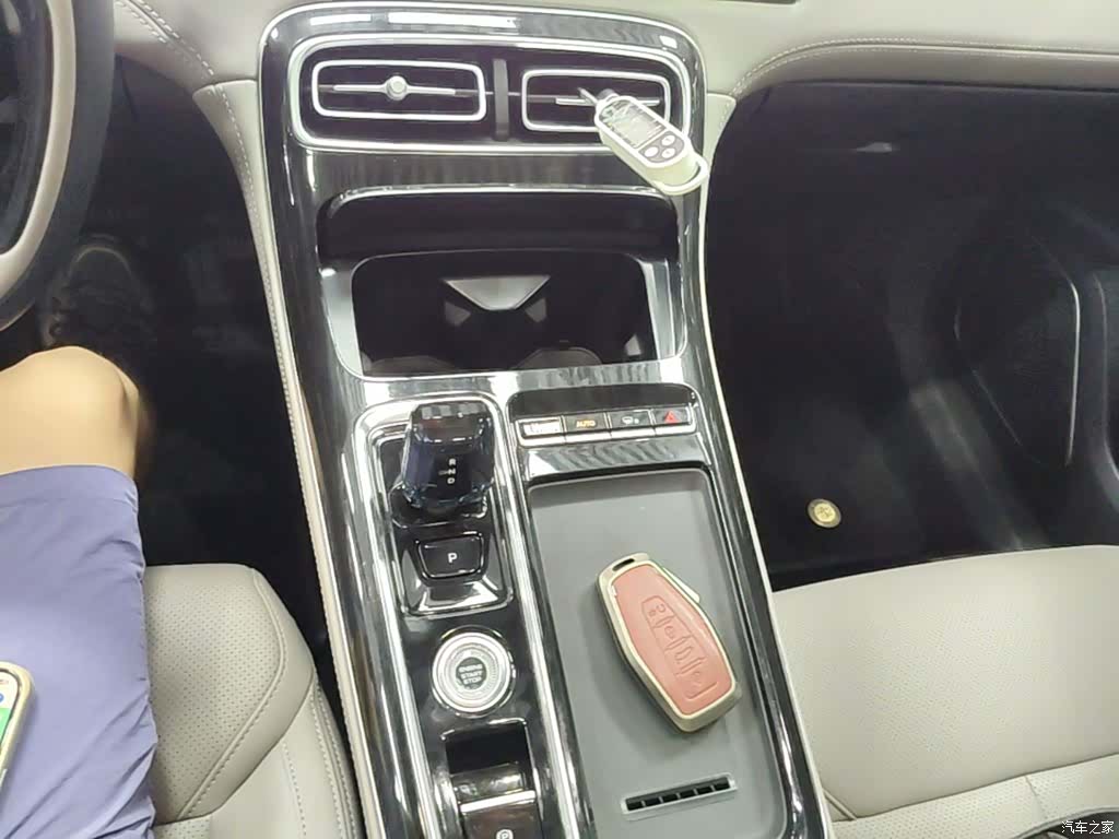 Geely Boyue, 2025 14