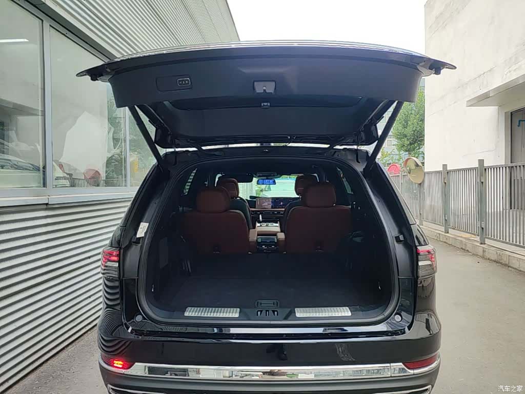 Lincoln Aviator, 2025 19