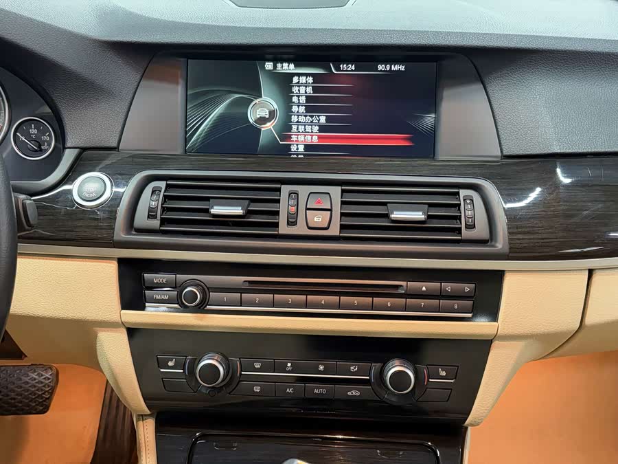 BMW 5 Series 2012, фото 22