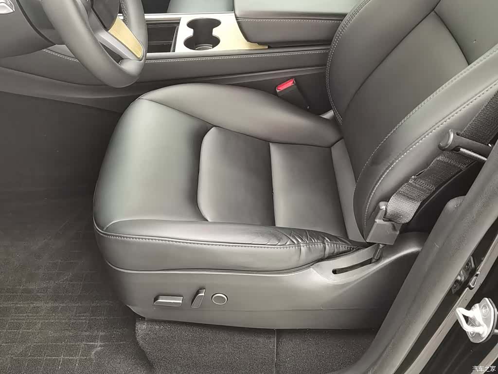 Tesla Model Y, 2023 20