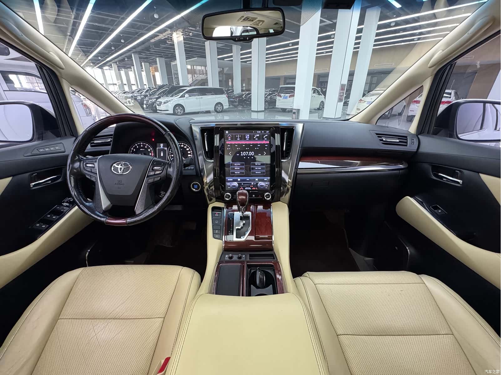 Toyota Alphard, 2016 9