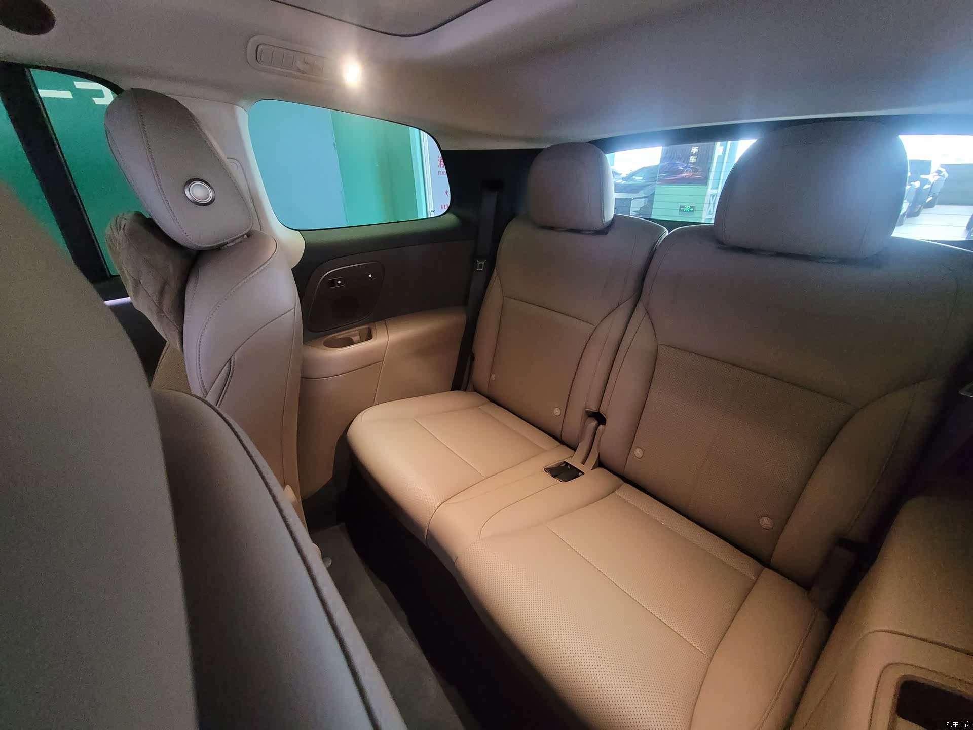Li Auto i8, 2025 10