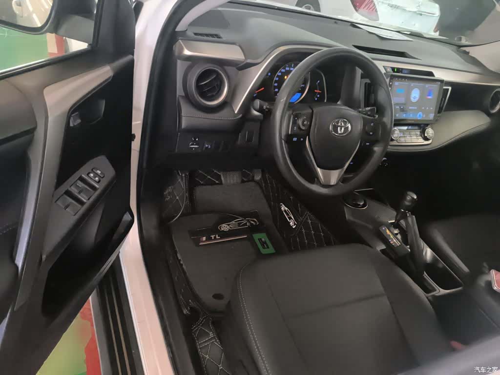 Toyota RAV4, 2015 12