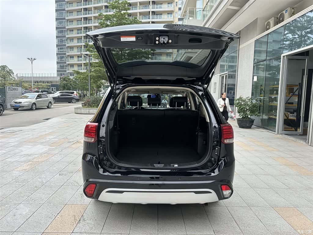 Mitsubishi Outlander, 2022 21