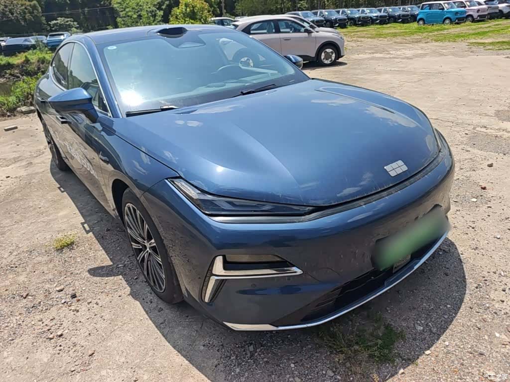Geely 8, 2025 4