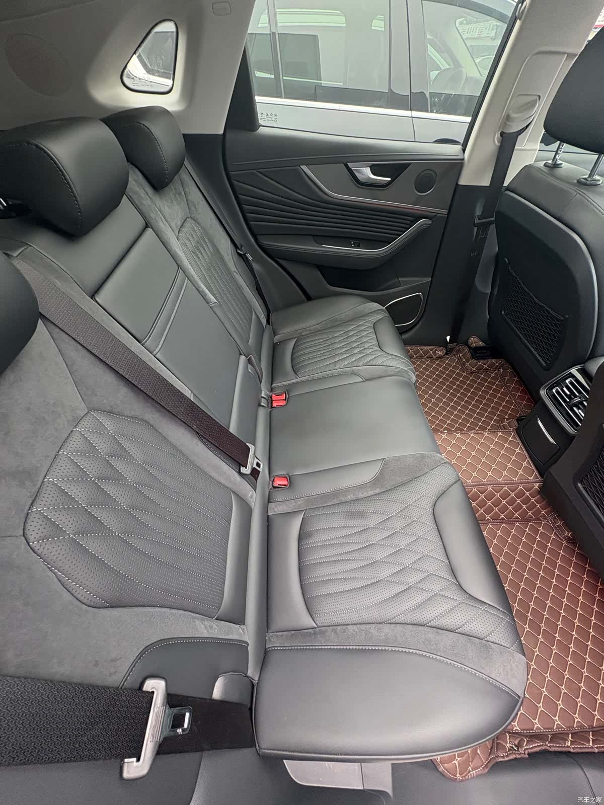 Hongqi HS5, 2023 11