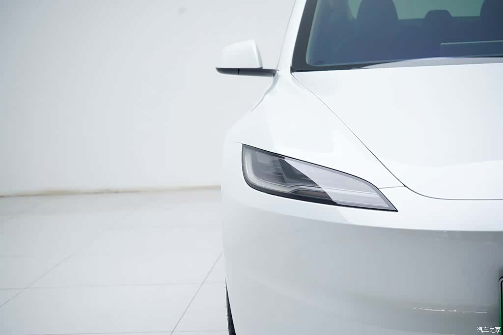 Tesla Model 3, 2025 13