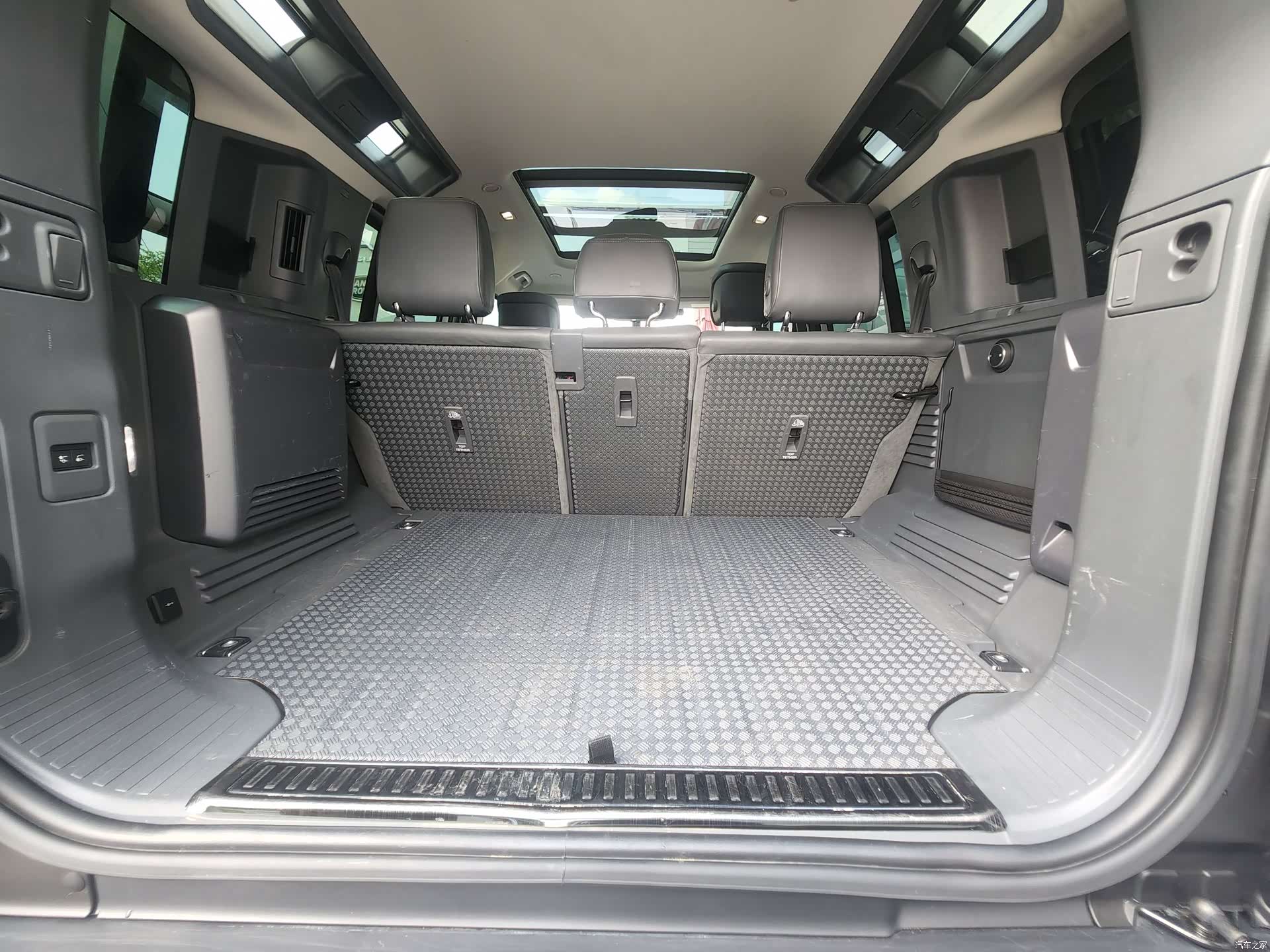 Land Rover Defender, 2021 8