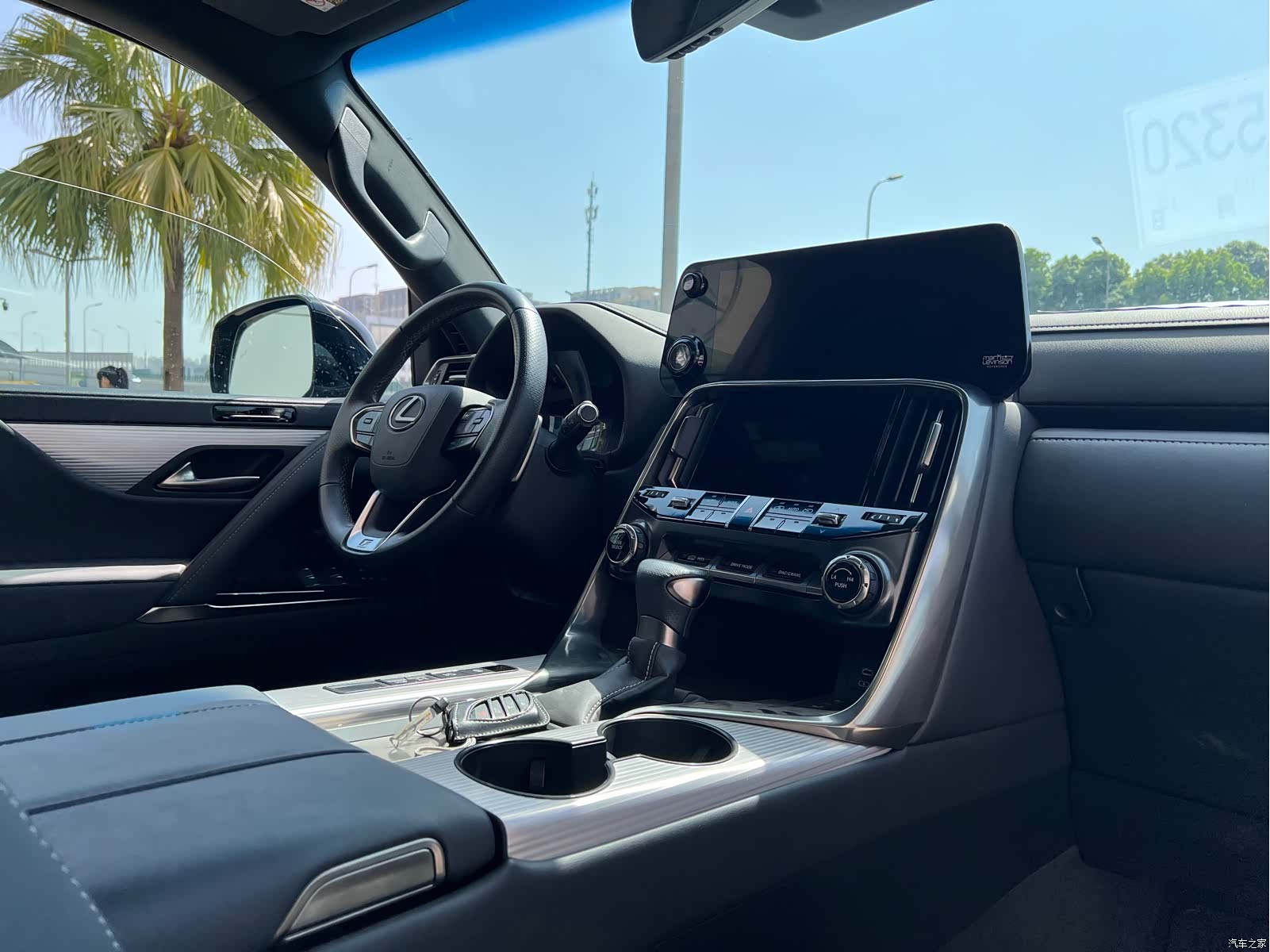 Lexus LX, 2026 4