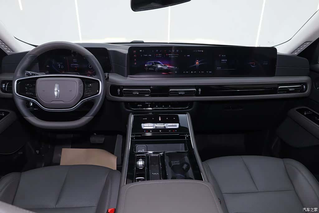Lincoln Aviator, 2025 14
