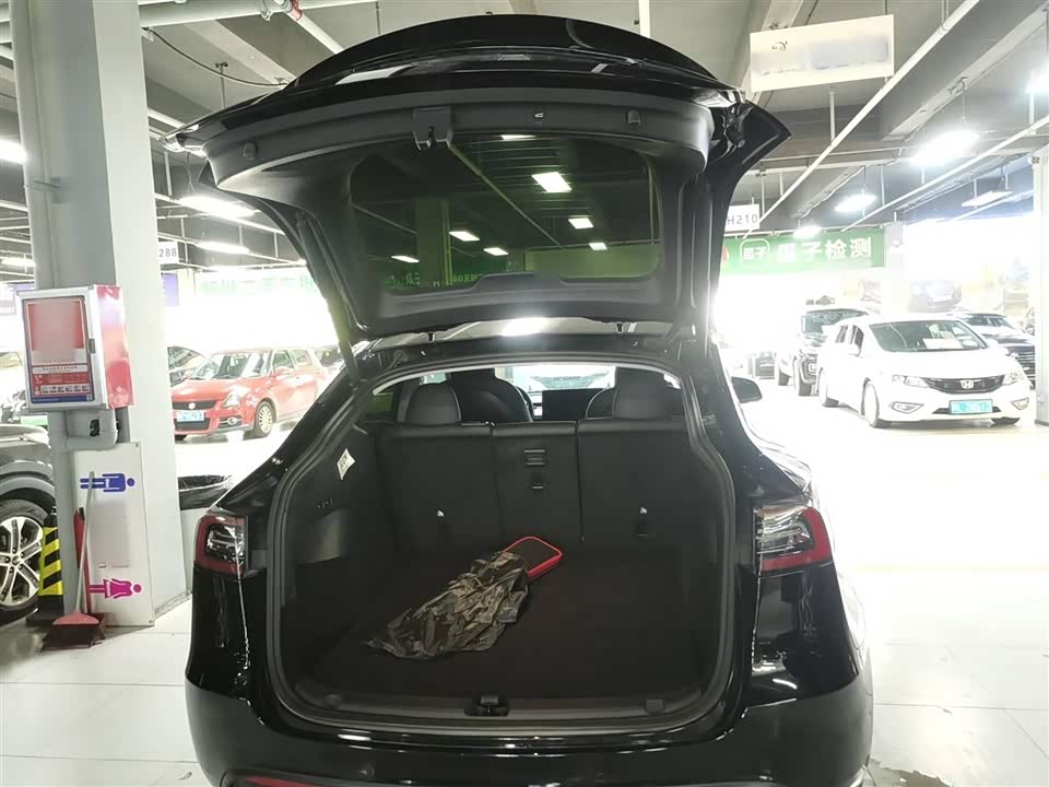 Tesla Model Y Tesla Model Y