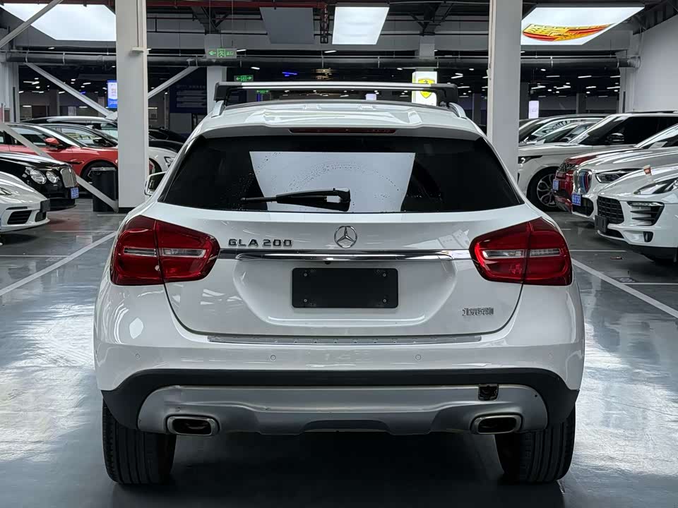 Mercedes-Benz GLA Mercedes-Benz GLA