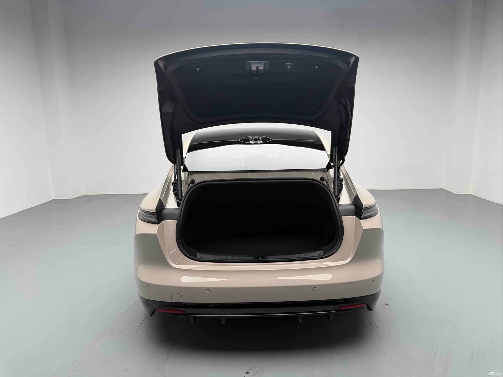 NIO ET5, 2025 17