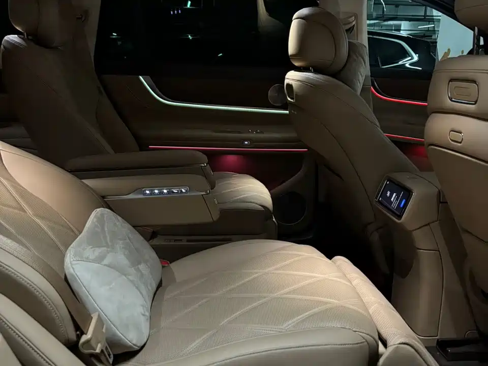 AITO Ask the world M9