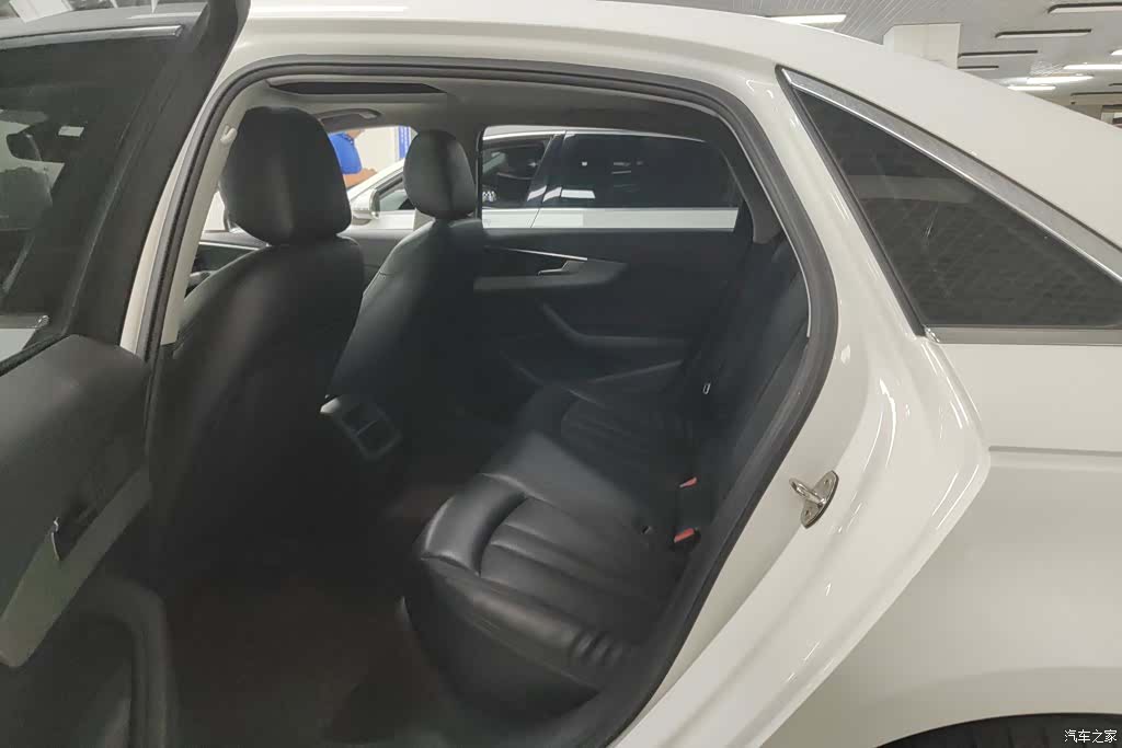Audi A4L, 2018 11