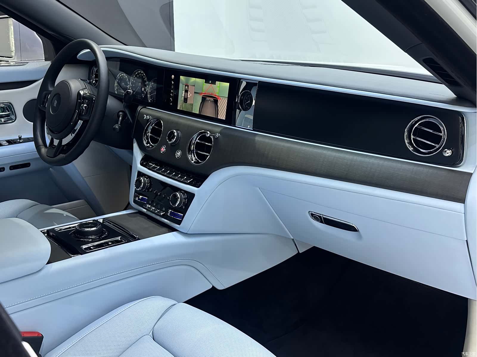 Rolls-Royce Ghost, 2025 22