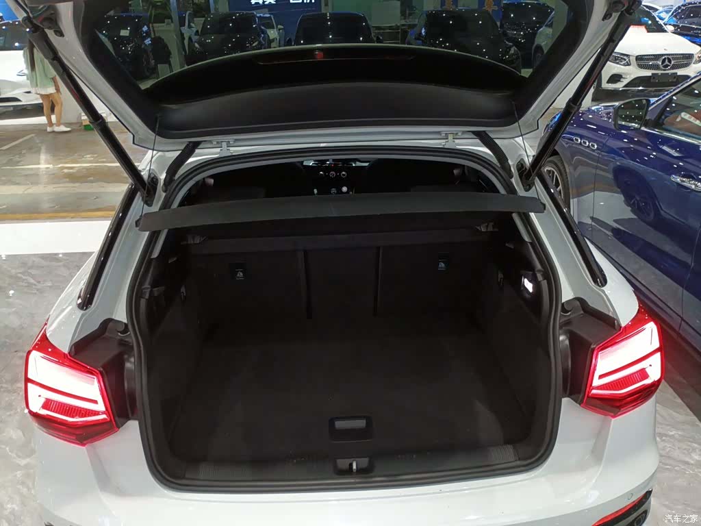 Audi Q2L, 2019 15