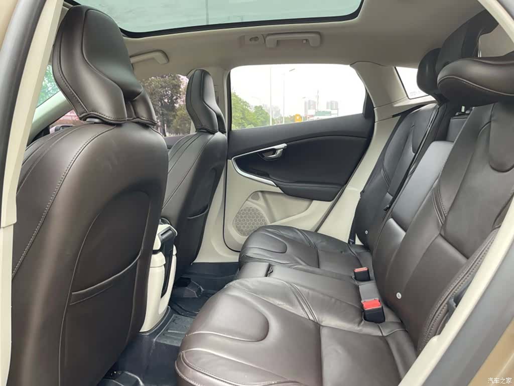 Volvo V40, 2016 13