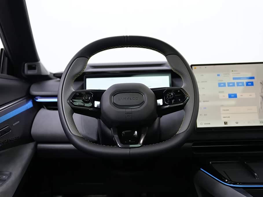 Lynk & Co 08 EM-P