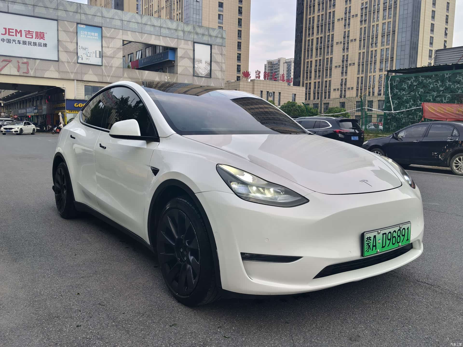 Tesla Model Y, 2022 4
