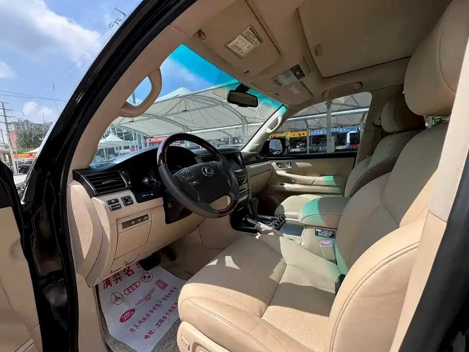 Lexus LX