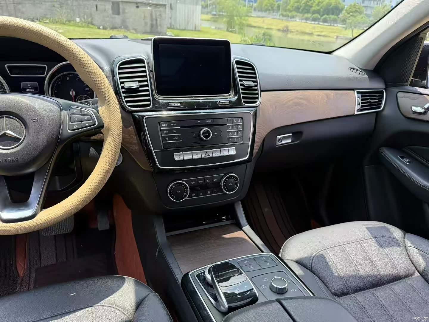 Mercedes-Benz GLE, 2016 8