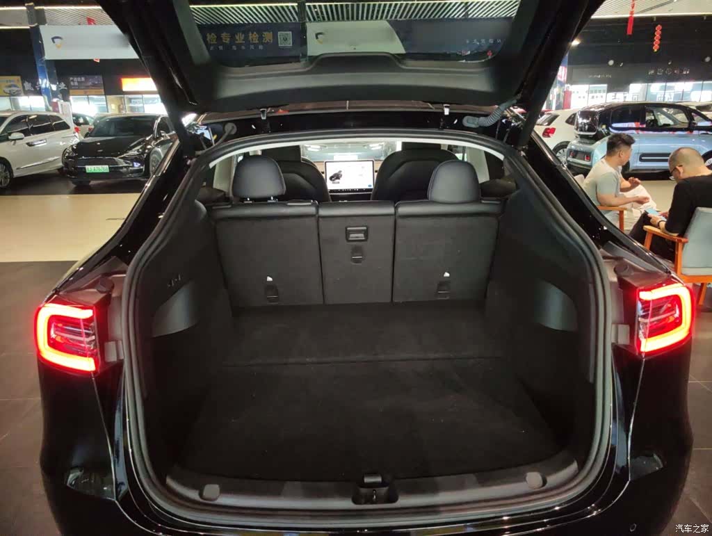 Tesla Model Y, 2024 19