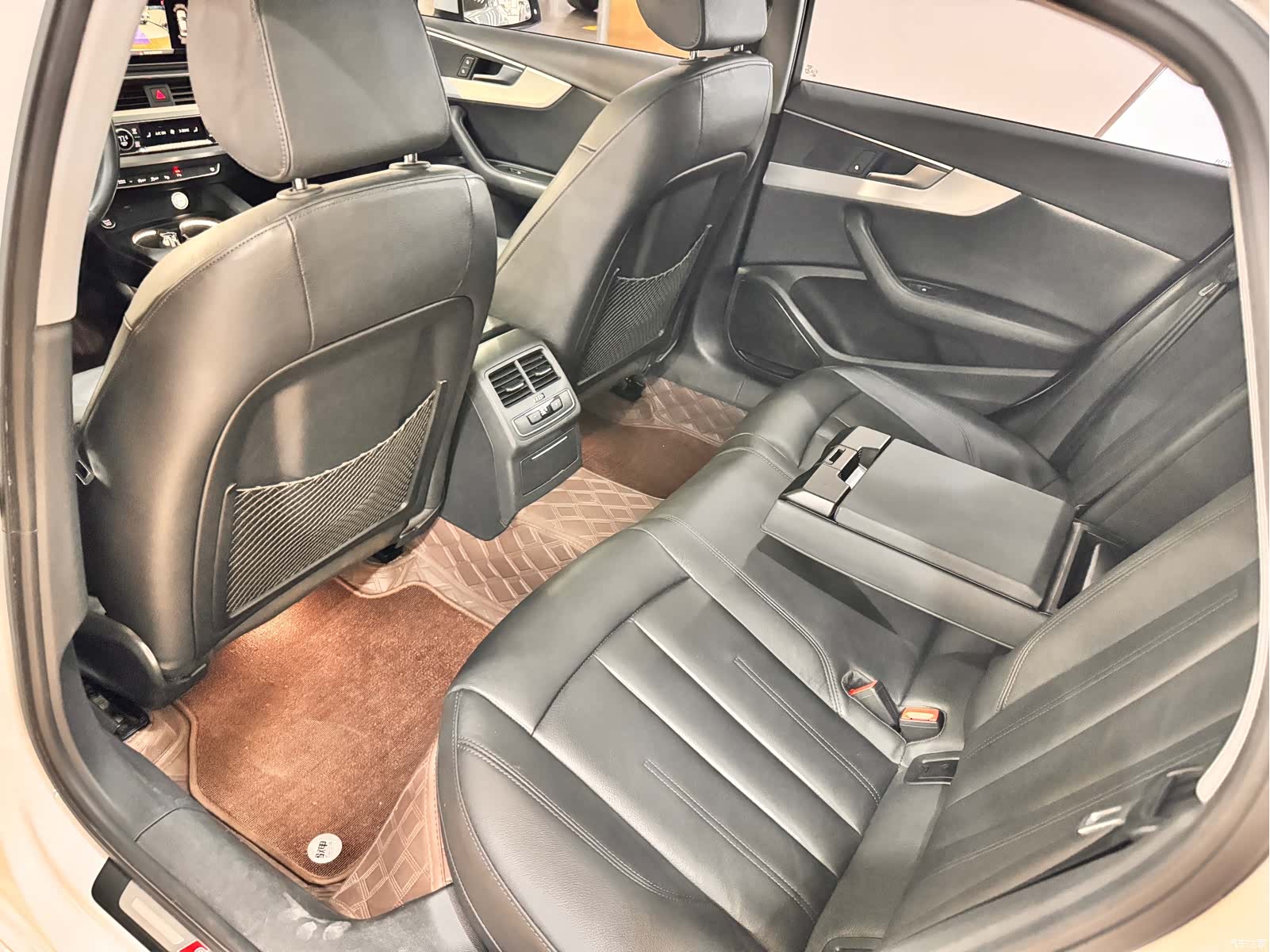 Audi A4L, 2019 12