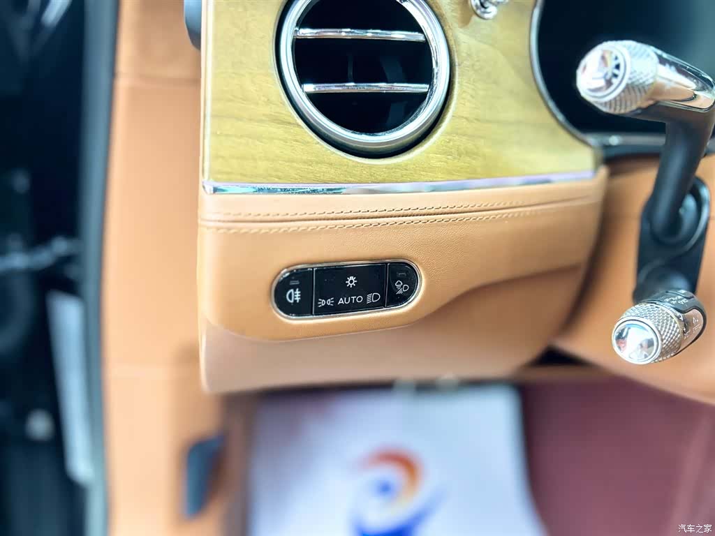 Bentley Flying Spur, 2024 10