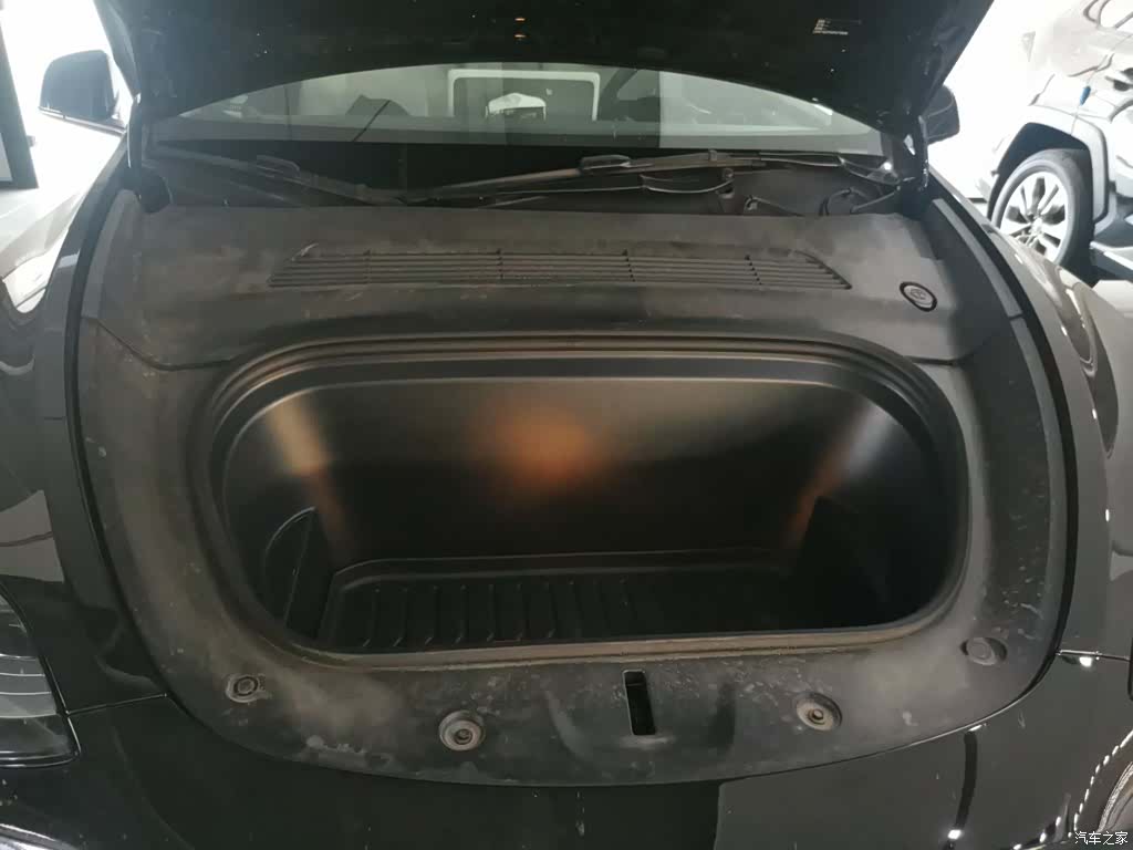 Tesla Model Y, 2023 16