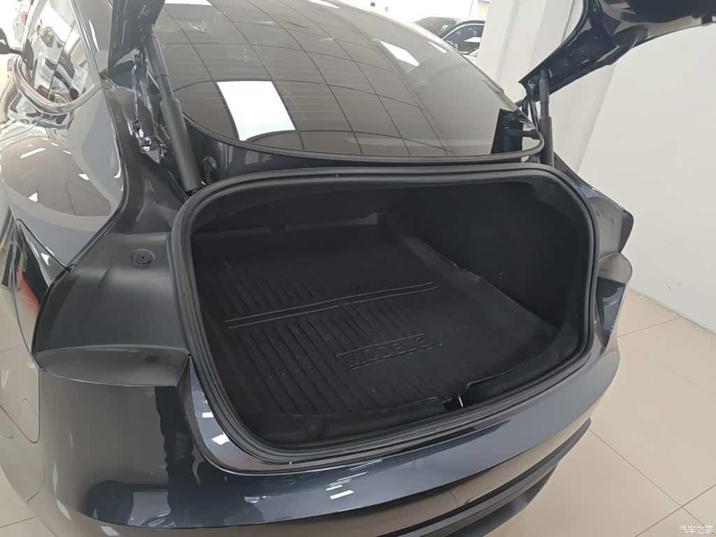 Tesla Model 3, 2025 19