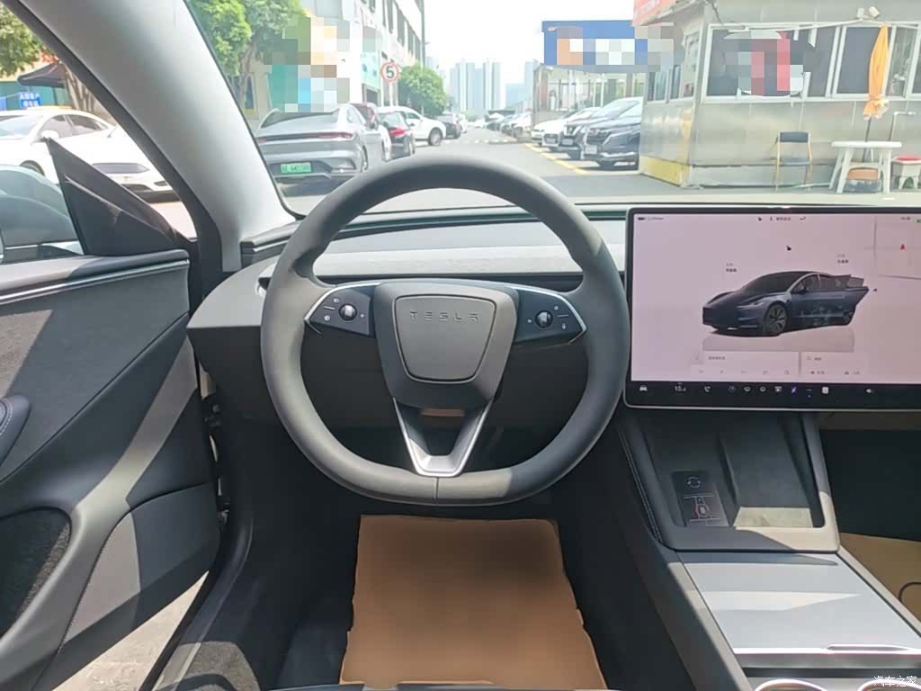 Tesla Model 3, 2025 7