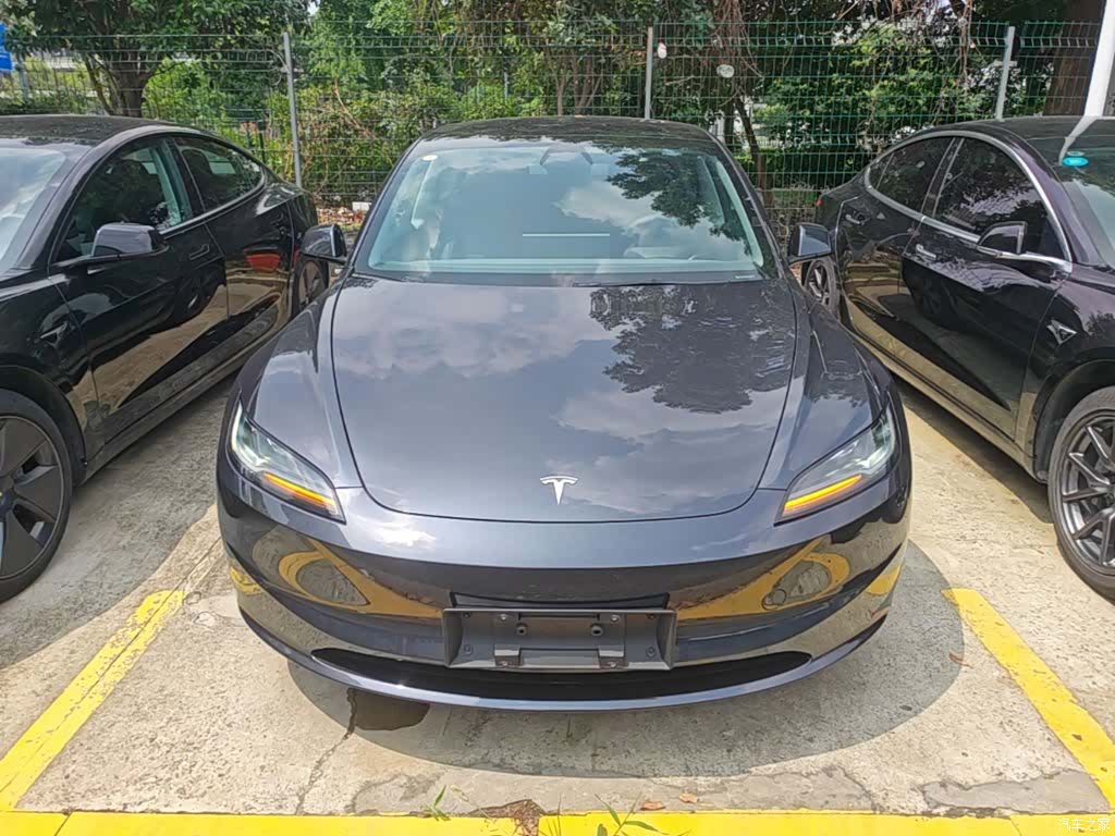 Tesla Model 3, 2025 3