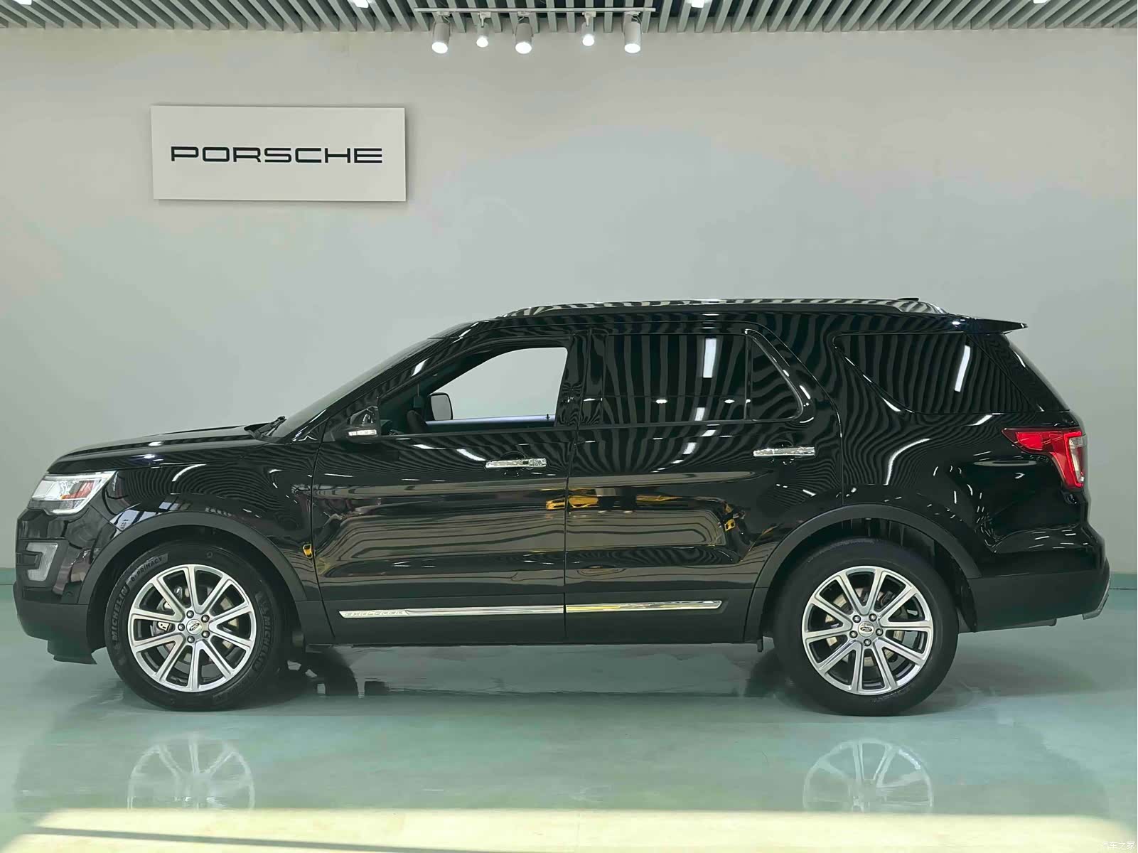 Ford Explorer, 2017 3