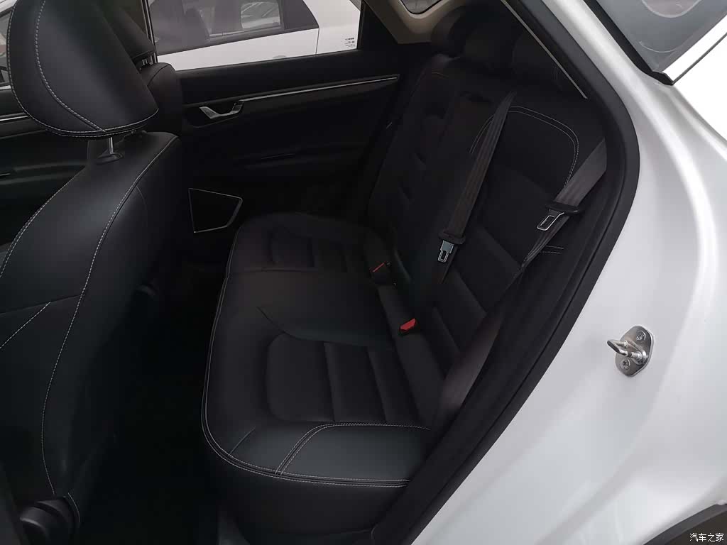 Geely Emgrand, 2018 17