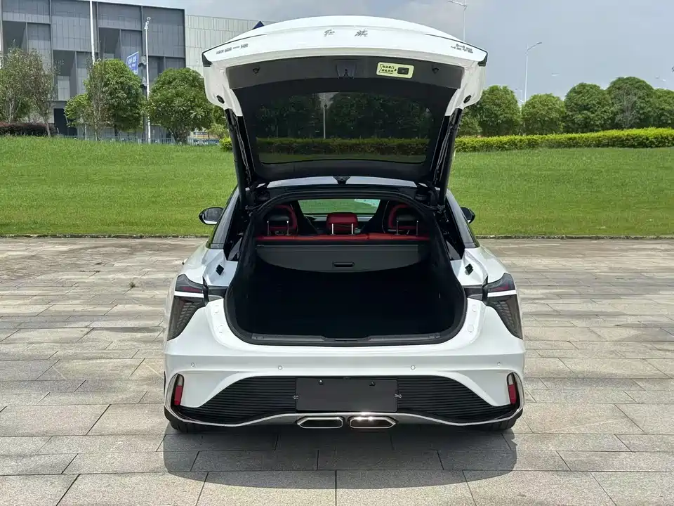 Hongqi H6