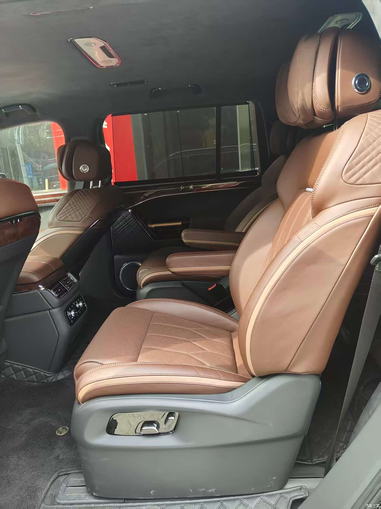Hongqi 6, 2026 10