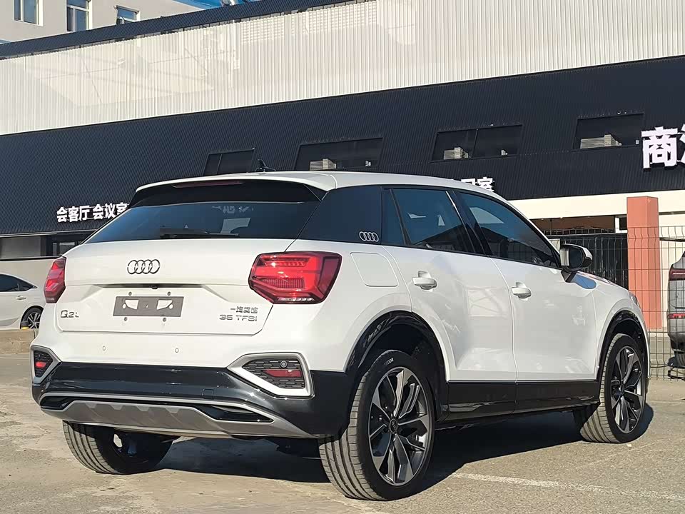Audi Q2L