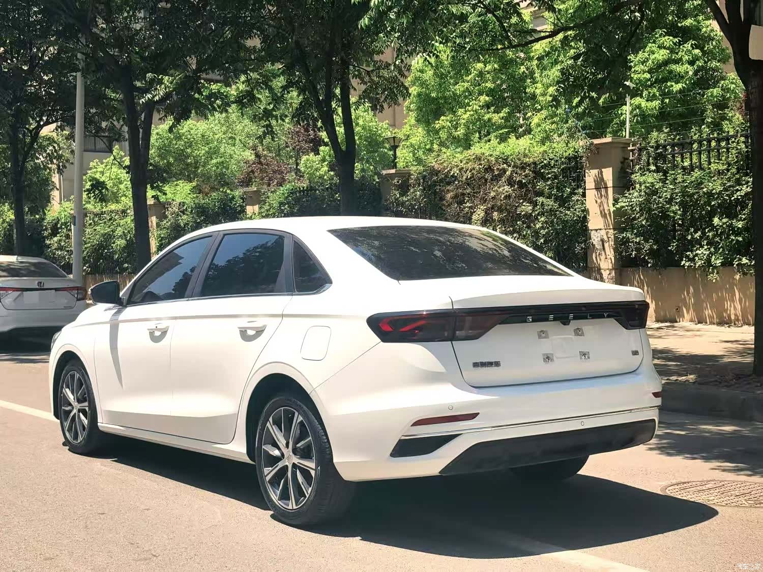 Geely Emgrand, 2022 7