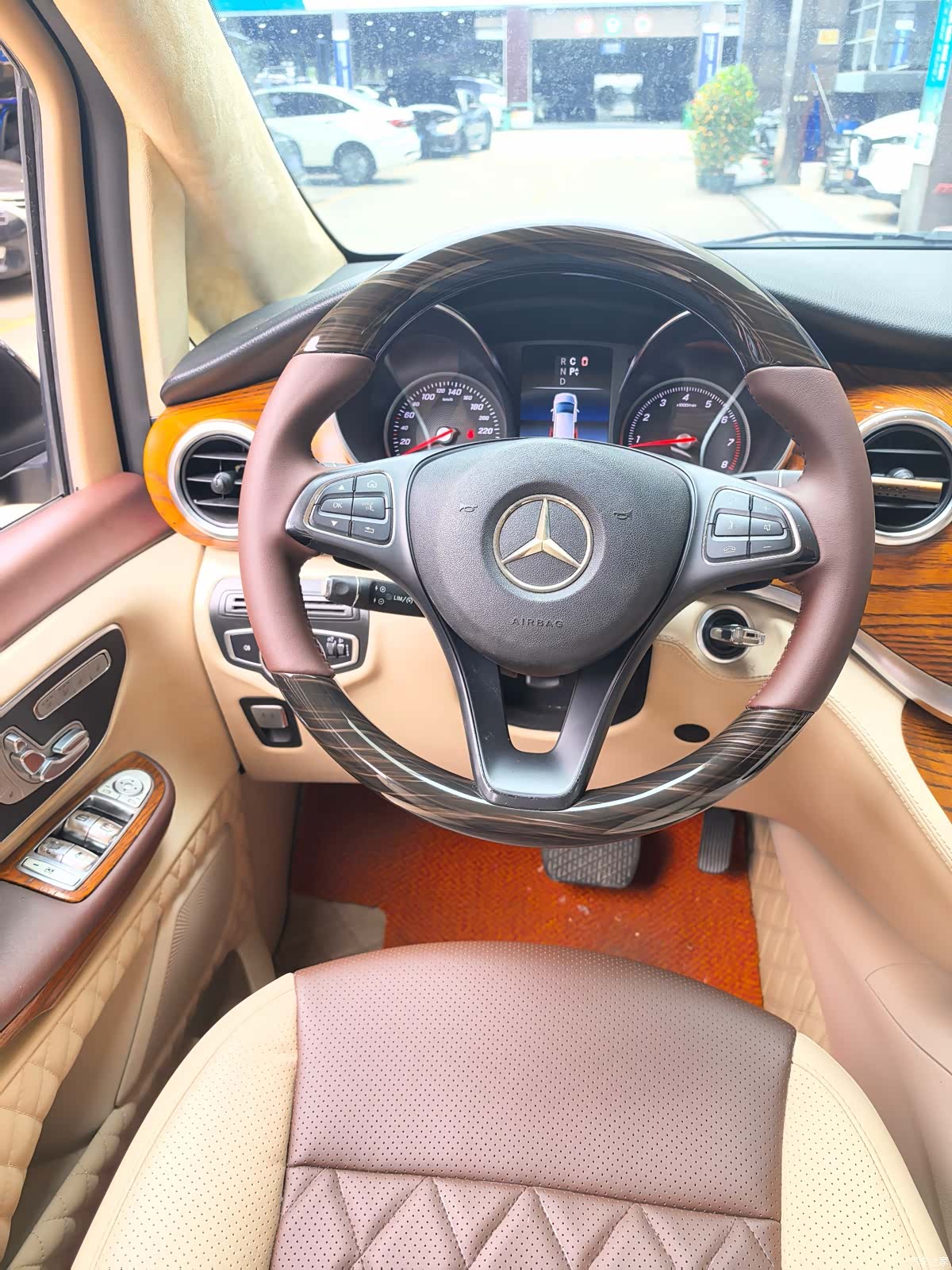 Mercedes-Benz V-Class, 2019 9